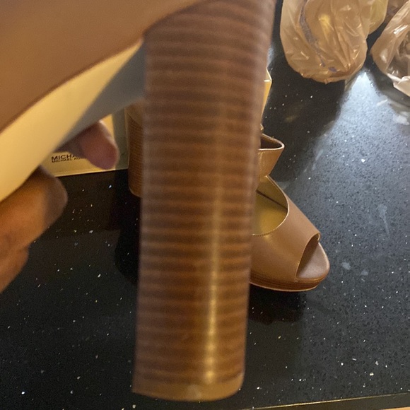 Michael Kors  Eleni Platform Leather  shoes size is  11  color is Luggage. - Picture 6 of 8